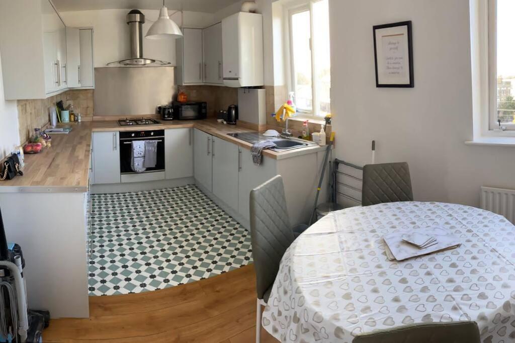 Apartamento 3 Double Bedroomed Flat, Acton. London, Uk